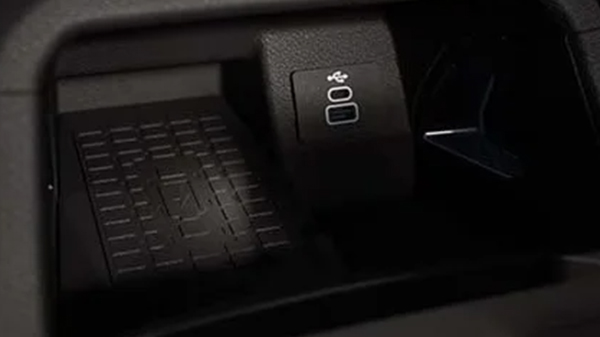 Công nghệ hiện đại trên Ford Ranger Sport công nghệ sạc không dây trên Ford Ranger Sport