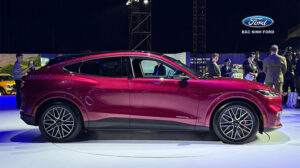 Ford Mustang 2025 ra mắt tại Việt Nam - xe thể thao cơ bắp Mỹ