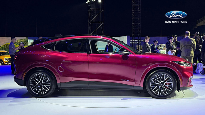 Ford Mustang 2025 ra mắt tại Việt Nam - xe thể thao cơ bắp Mỹ
