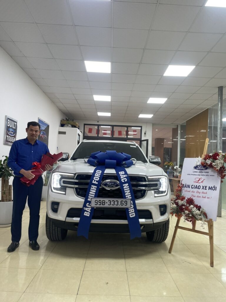 Chúc mừng anh Thanh với chiếc xe Ford Everest trắng
